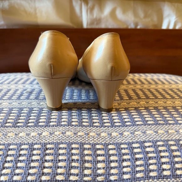 Vintage Ferragamo Kitten Heel - Picture 4 of 7